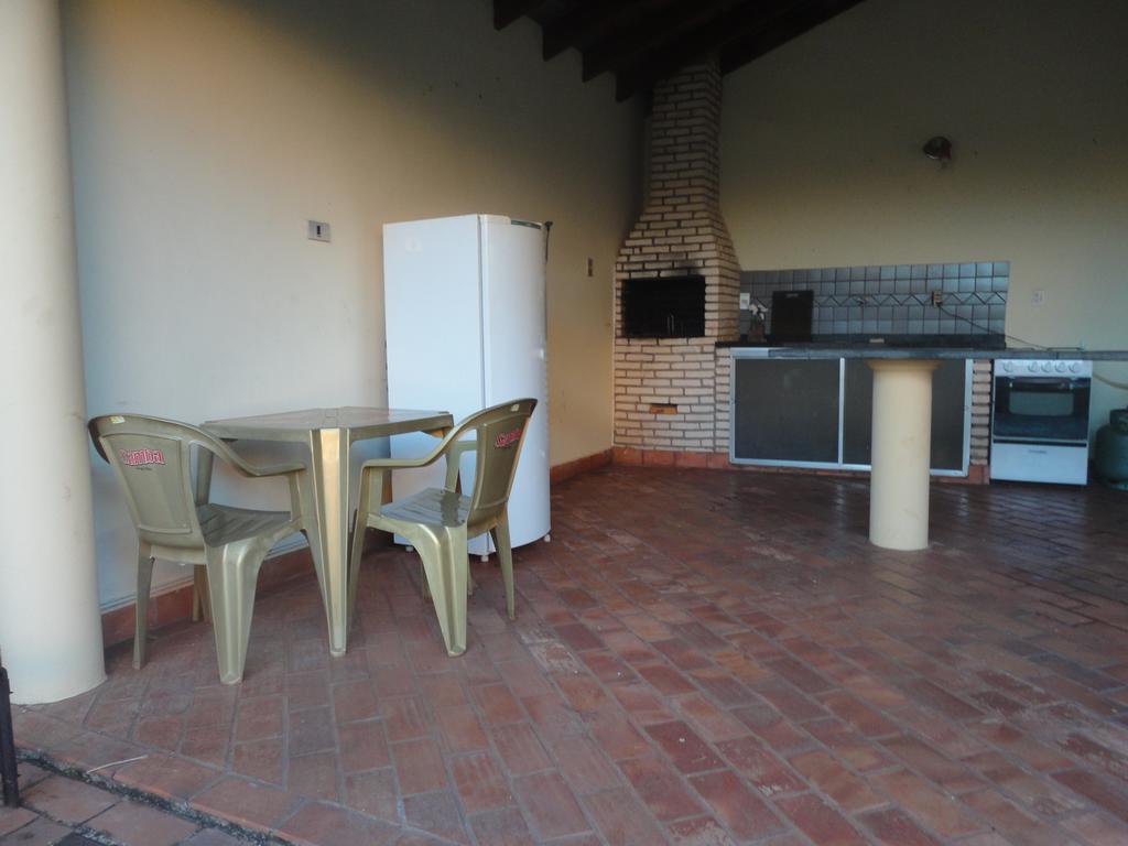 Hostel Casa Amarela Campo Grande  Exterior photo